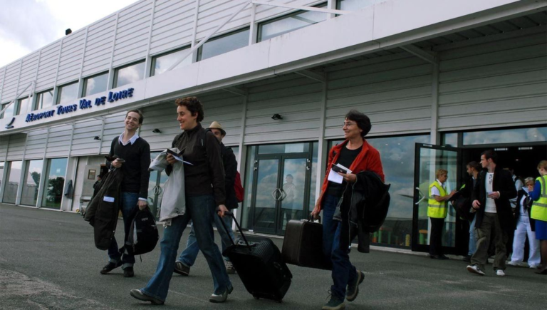 Aéroport de Tours : un projet coûteux et à contre-courant dénoncent les élus écologistes