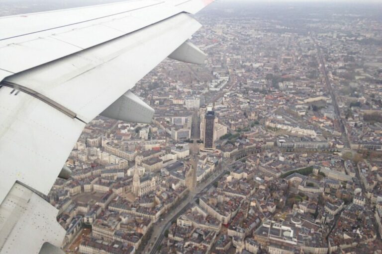 Toujours plus de trafic aérien et d’effets néfastes pour la santé et l’environnement