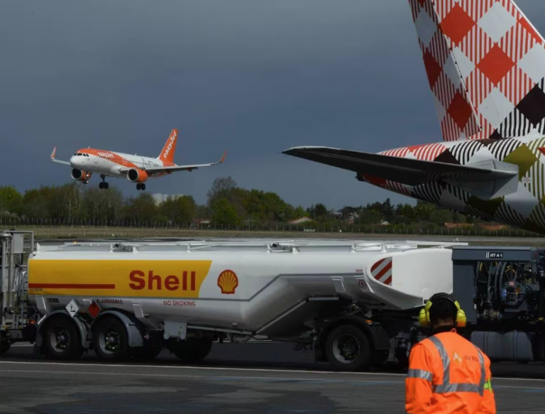 L’Europe ne parvient pas à taxer le kérosène des avions, la France annonce qu’elle le fera seule