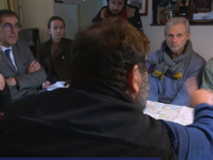 Rencontre du Sénateur Mandelli et Laurence Garnier avec les citoyens.