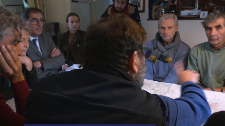 Rencontre du Sénateur Mandelli et Laurence Garnier avec les citoyens.